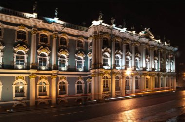 Hermitage veya St Petersburg Rusya gece Kış Sarayı