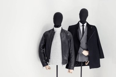 erkek manken üzerinde şık giysiler