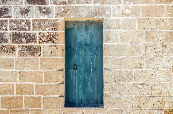 Alte Blaue Tür Ziegelmauer — Stockfoto