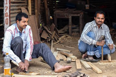 24 Nisan 2015: ahşap Nepal işi ustası