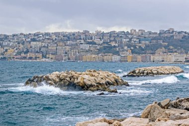 Napoli şehir okyanus ile Cityscape