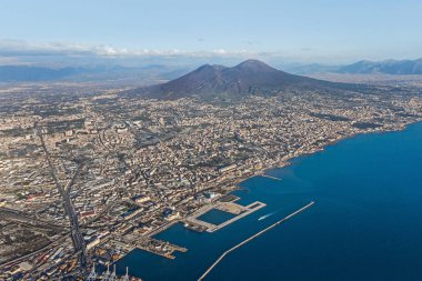 Napoli Vezüv volkanın havadan görünümü