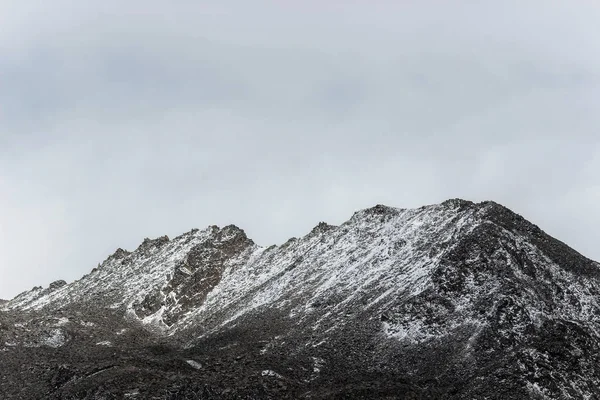 Sníh Vrchol Hory Zimě — Stock fotografie