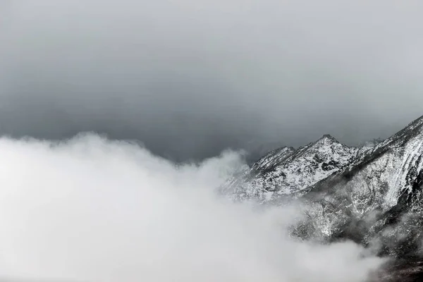 Sníh Vrchol Hory Cloudu — Stock fotografie