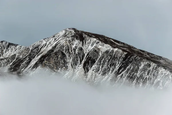 Sníh Vrchol Hory Cloudu — Stock fotografie