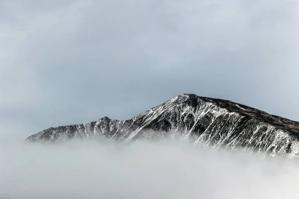 Sníh Vrchol Hory Cloudu — Stock fotografie