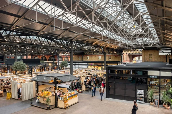 Londra 'daki Old Spitalfields Market' in içi