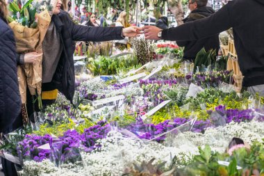 Londra 'daki Columbia Road Çiçek Pazarı' nda sokak manzarası