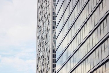 Londra 'daki modern mimarinin dış cam duvarı.