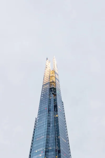 Scherf Wolkenkrabber Architectuur Met Blauwe Lucht Londen — Stockfoto