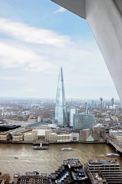Kırık binanın mavi gökyüzü Londra 'nın havadan şehir manzarası 
