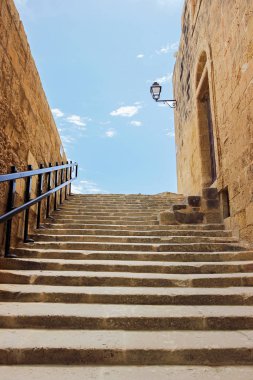 Gozo Malta 'daki Cittadella şatosunun eski mimarisi.