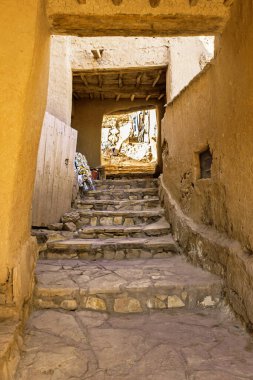 Fas 'taki Ait-Ben-Haddou köyünde sokak manzarası 
