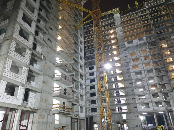 Construcción de un edificio residencial de varios pisos —  Fotos de Stock