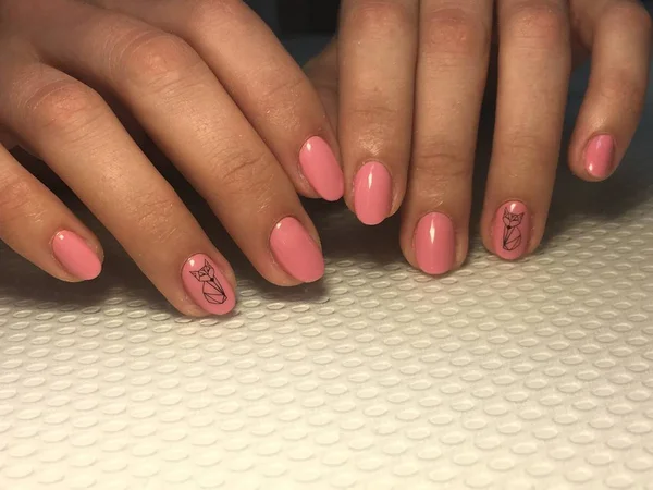 Trendy and stylish pink manicure with black stamping design — 스톡 사진