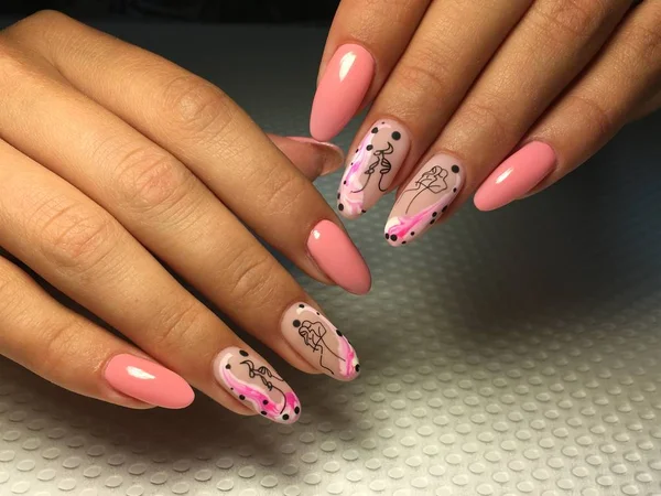 Fashionable pink manicure with a stylish design on long nails — 스톡 사진