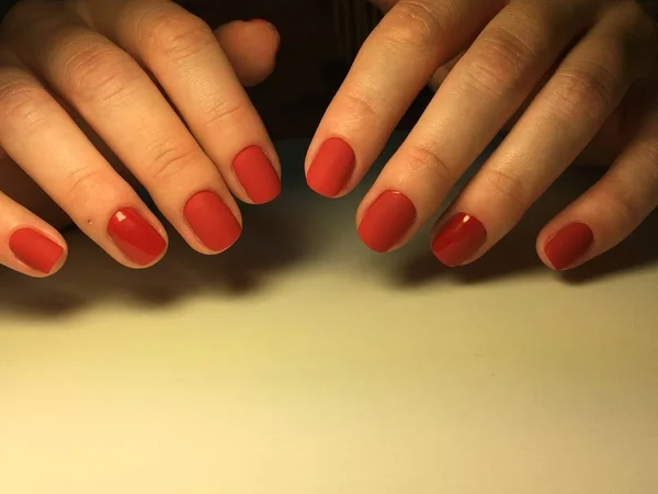 Stylish red manicure with a matte effect design on short nails — Stock Photo, Image