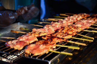 kavrulmuş domuz eti