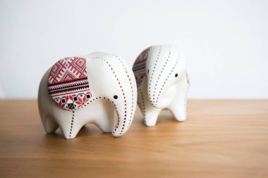 Küçük seramik fil 