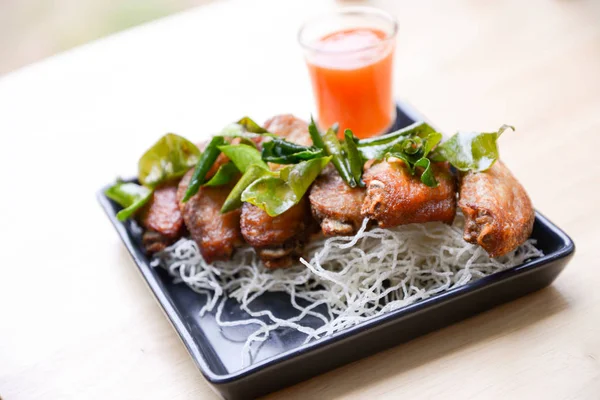 Chicken Wings mit Salz und Pfeffer — Stockfoto