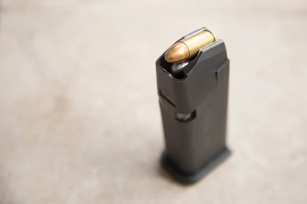9mm kogels in het wapenmagazijn — Stockfoto
