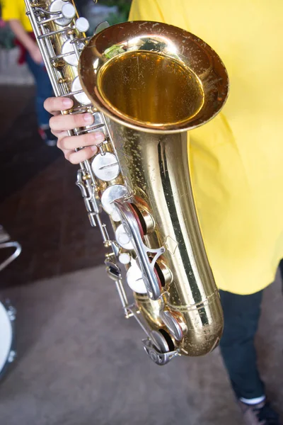 Oude saxofoon — Stockfoto