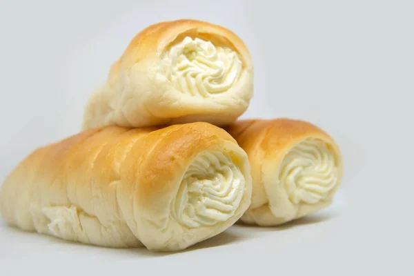 Хліб фарширований молочний крем — стокове фото
