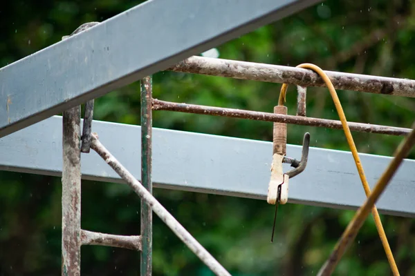 Electrode Holder is hung on a railing on a rainy day. — Stock Photo, Image