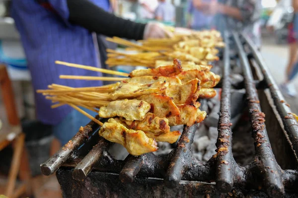 Palitos de cerdo a la parrilla con cúrcuma — Foto de Stock