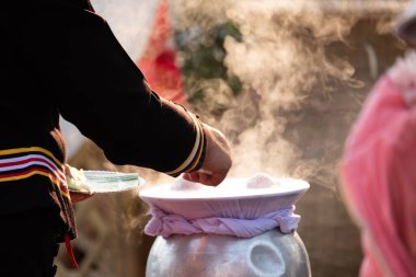 pirinç-cilt köfte buğulama