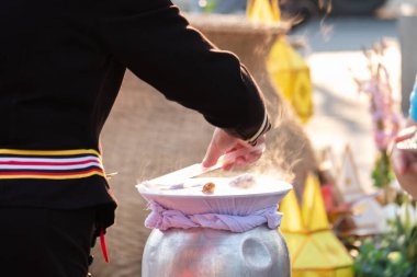 pirinç-cilt köfte buğulama