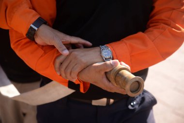 Yangın hortumunun hortumu nasıl tutulur?