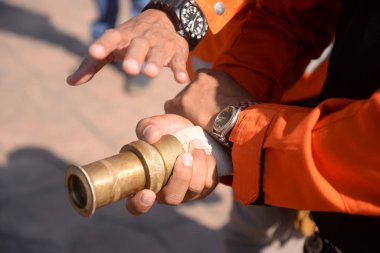 Yangın hortumunun hortumu nasıl tutulur?