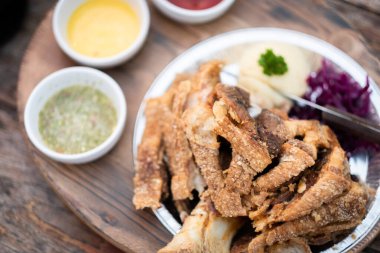 Schweine Haxe ya da Alman Pork Hocks, Almanya 'daki en ünlü yemeklerden biridir..