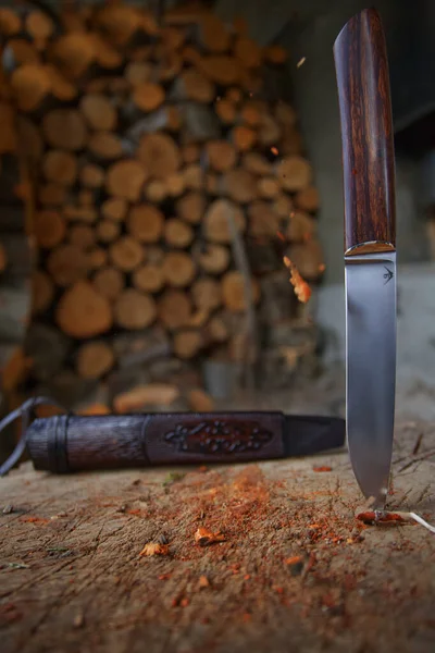 Старый Нож Деревянной Поверхности — стоковое фото