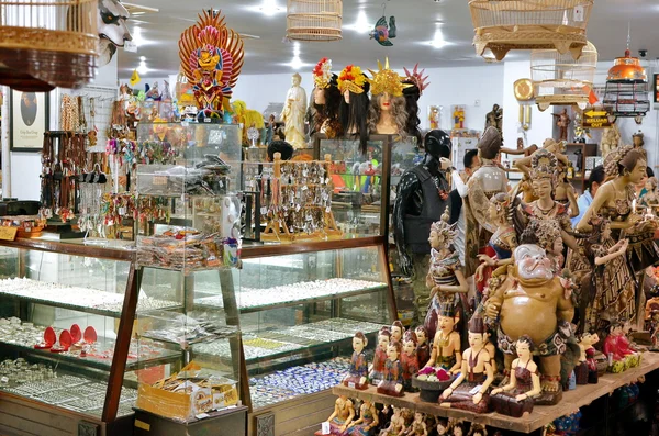 Yogyakarta, Jawa - mei 10 2016: Beroemde souvenirs bij Yogyakarta markt Indonesië — Stockfoto