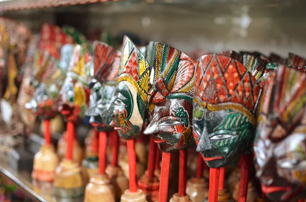 Yogyakarta, Jawa - 10 maggio 2016: Famosi souvenir al mercato di Yogyakarta IndonesiaYogyakarta, Jawa - 10 maggio 2016: Famosi souvenir al mercato di Yogyakarta Indonesia — Foto Stock