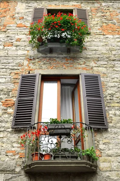 Old window in Bergamo Italy — Stock Photo, Image