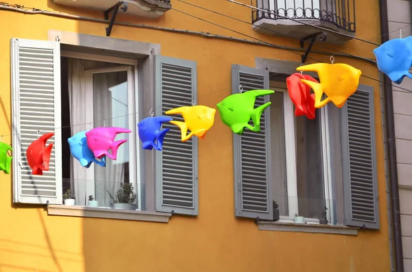 Dekorace na historické ulici v Itálii — Stock fotografie
