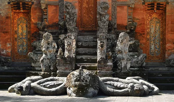 Tempio nella foresta delle scimmie Ubud Bali Indonesia — Foto Stock