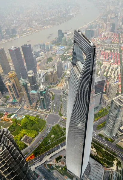 SHANGHAI, CHINA - 6 de maio de 2017: Vista aérea do Shanghai World Financial Center no distrito de pudong China em 6 de maio de 2017 em Xangai . — Fotografia de Stock