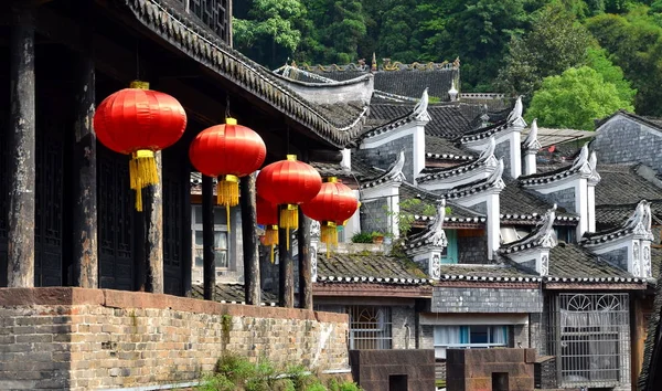 Torre de la Puerta Norte y río Tuojiang en Fenghuang, provincia de Hunan, China . — Foto de Stock