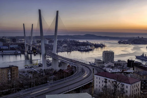 Χρυσή Γέφυρα Και Κεράτιο Κόλπο Στο Ηλιοβασίλεμα Βλαδιβοστόκ Ρωσία — Φωτογραφία Αρχείου