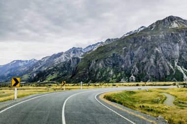 Rocky Dağları Mount Cook Milli Parkı, Yeni Zelanda'da arasındaki yol
