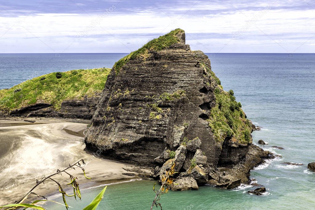 Taitomo Island huge rock view, Auckland west coast, New Zealand