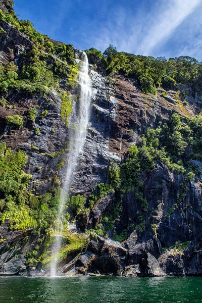 Cachoeira Alta Milford Sound Nova Zelândia Foto Tirada Ferry Cruzeiro — Fotografia de Stock