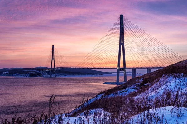 Χειμώνας Ηλιοβασίλεμα Μακρύ Καλώδιο Μένοντη Γέφυρα Στο Βλαδιβοστόκ Ρωσία — Φωτογραφία Αρχείου