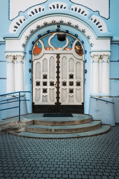 Hermosa Entrada Iglesia Santa Isabel Húngara También Llamada Blue Church — Foto de Stock