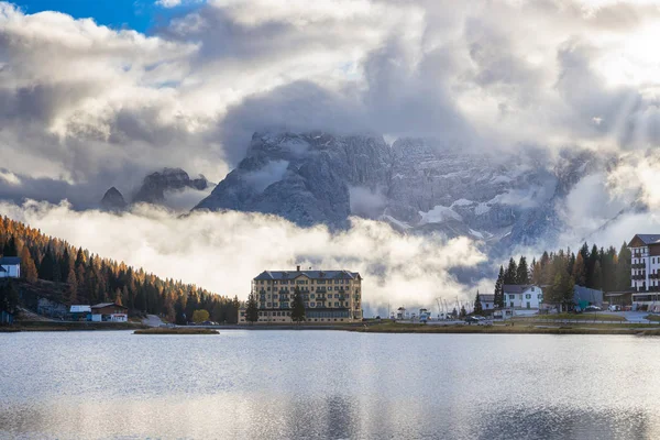 Lago Misurina Vues Imprenables Par Une Journée Nuageuse Avec Des — Photo