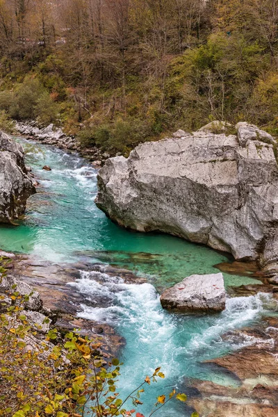 Klippiga Stränder Smaragd Soca Floden Höst Säsongen Slovenien — Stockfoto